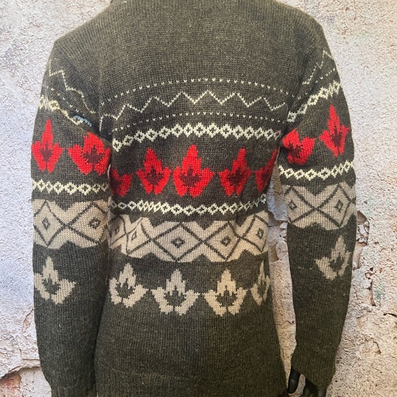 Northern Lifestyles Hand Knit Wool Cardigan 🇨🇦 - Picture 6 of 8